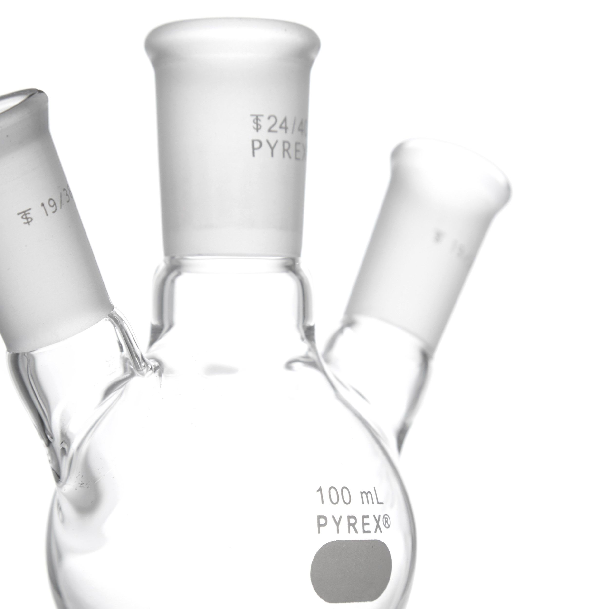 MATRAZ DE DESTILACIÓN DE 100ml CON TRES BOCAS EN ÁNGULO. PYREX