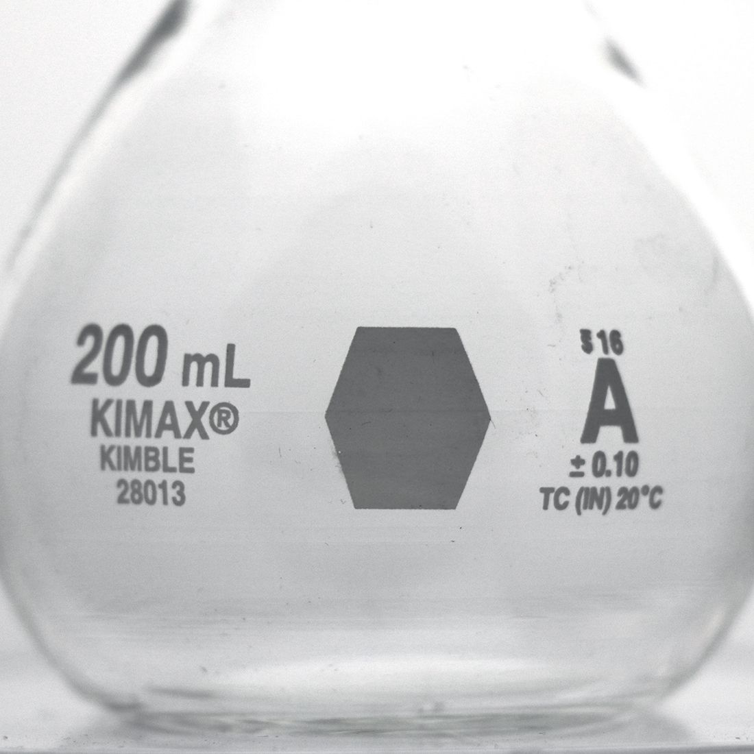 MATRAZ VOLUMÉTRICO DE 200ml CLASE A ASTM LÍNEA ROJA. KIMAX