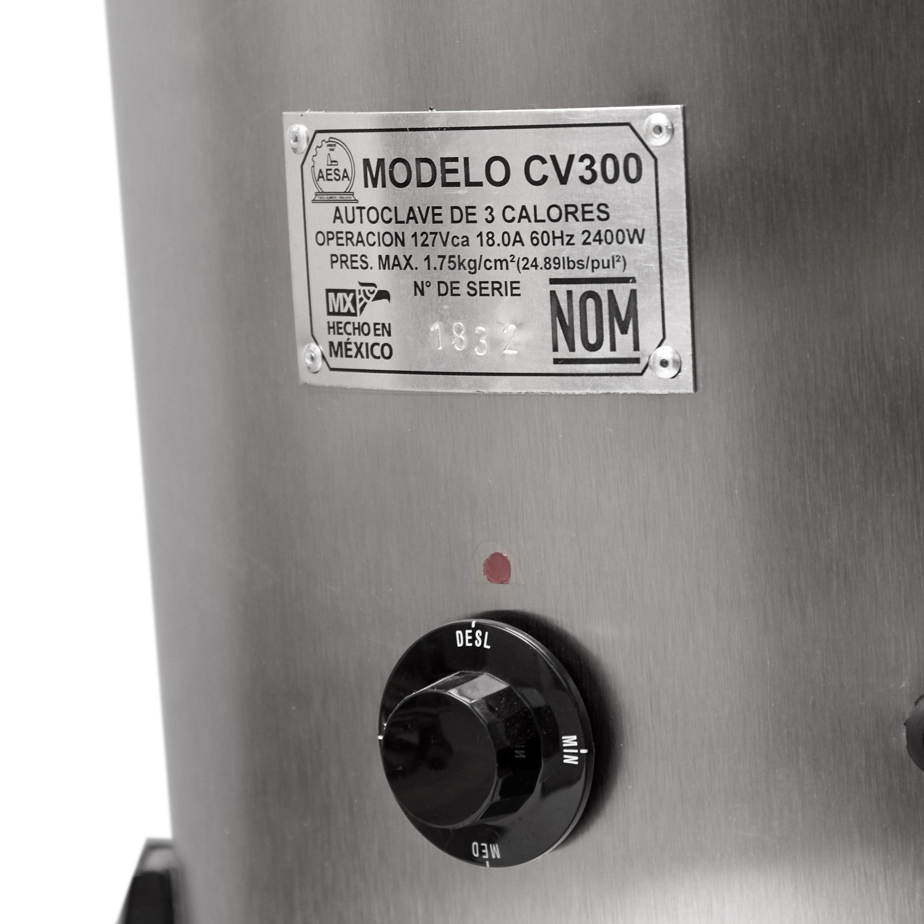AUTOCLAVE VERTICAL DE 30 X 60cm. AESA