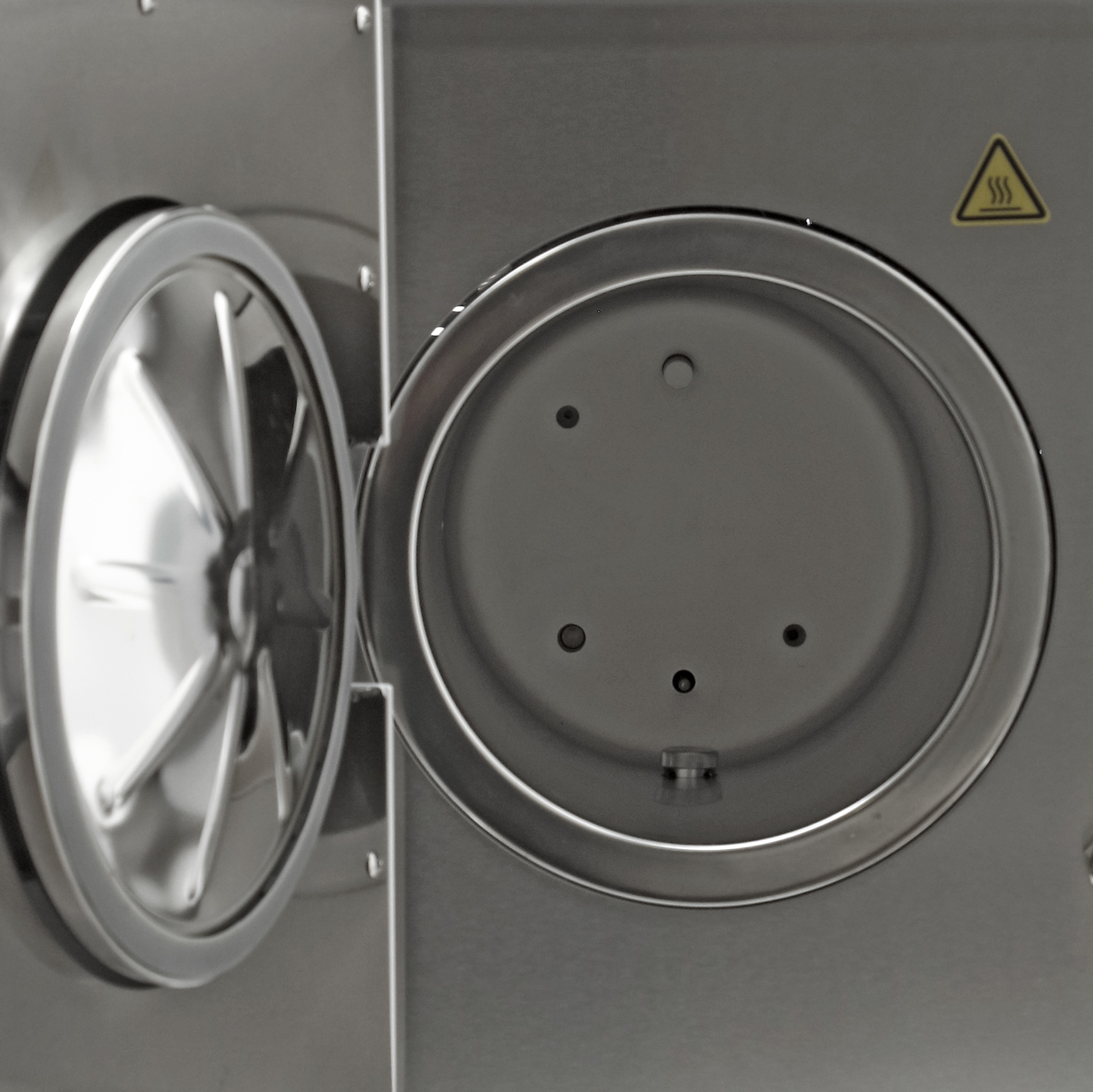 AUTOCLAVE AUTOMÁTICA DE MESA DE 8l. BENCHMARK