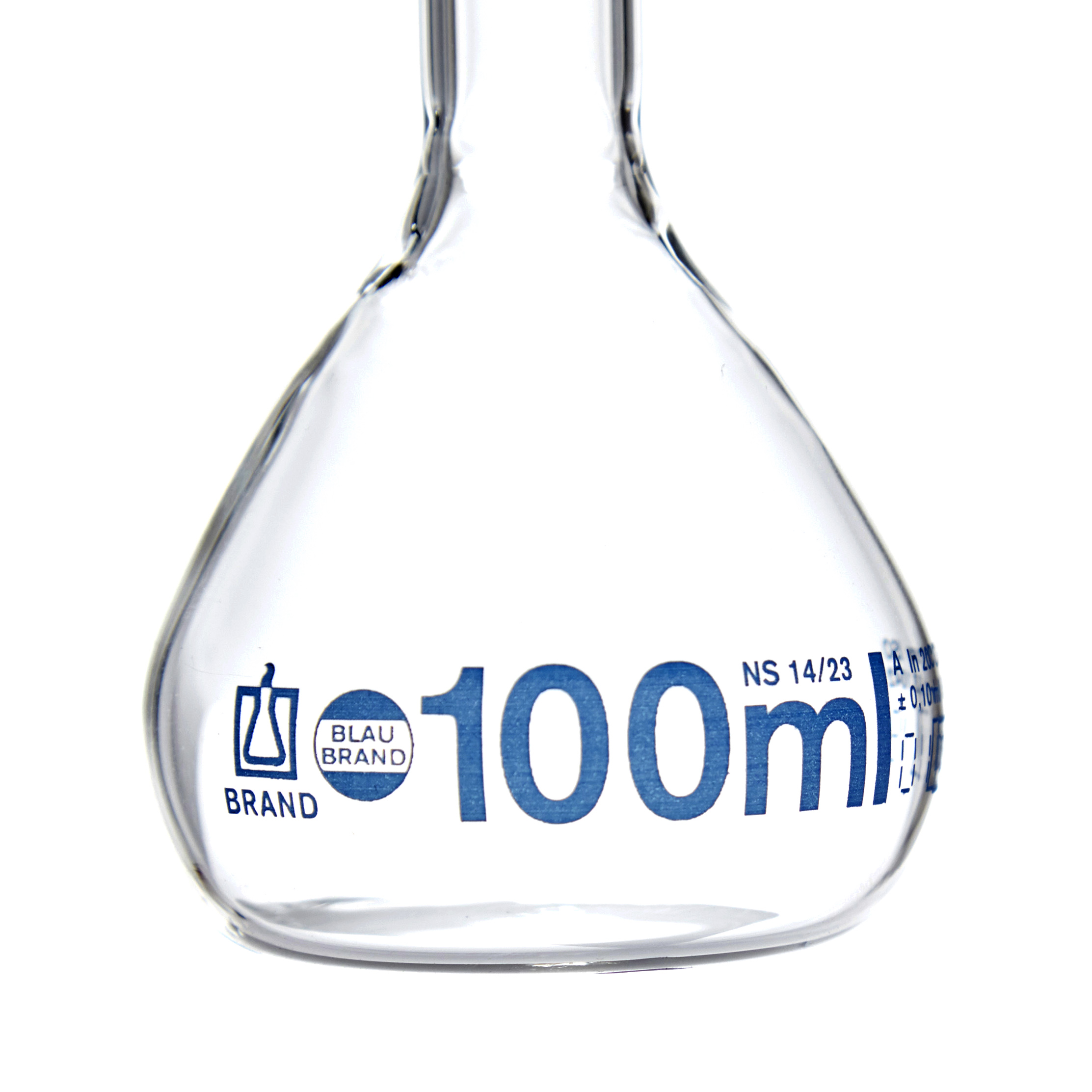 MATRAZ VOLUMÉTRICO DE 100ml CLASE A DIN. CUELLO ANCHO. TAPÓN DE PLÁSTICO. BRAND