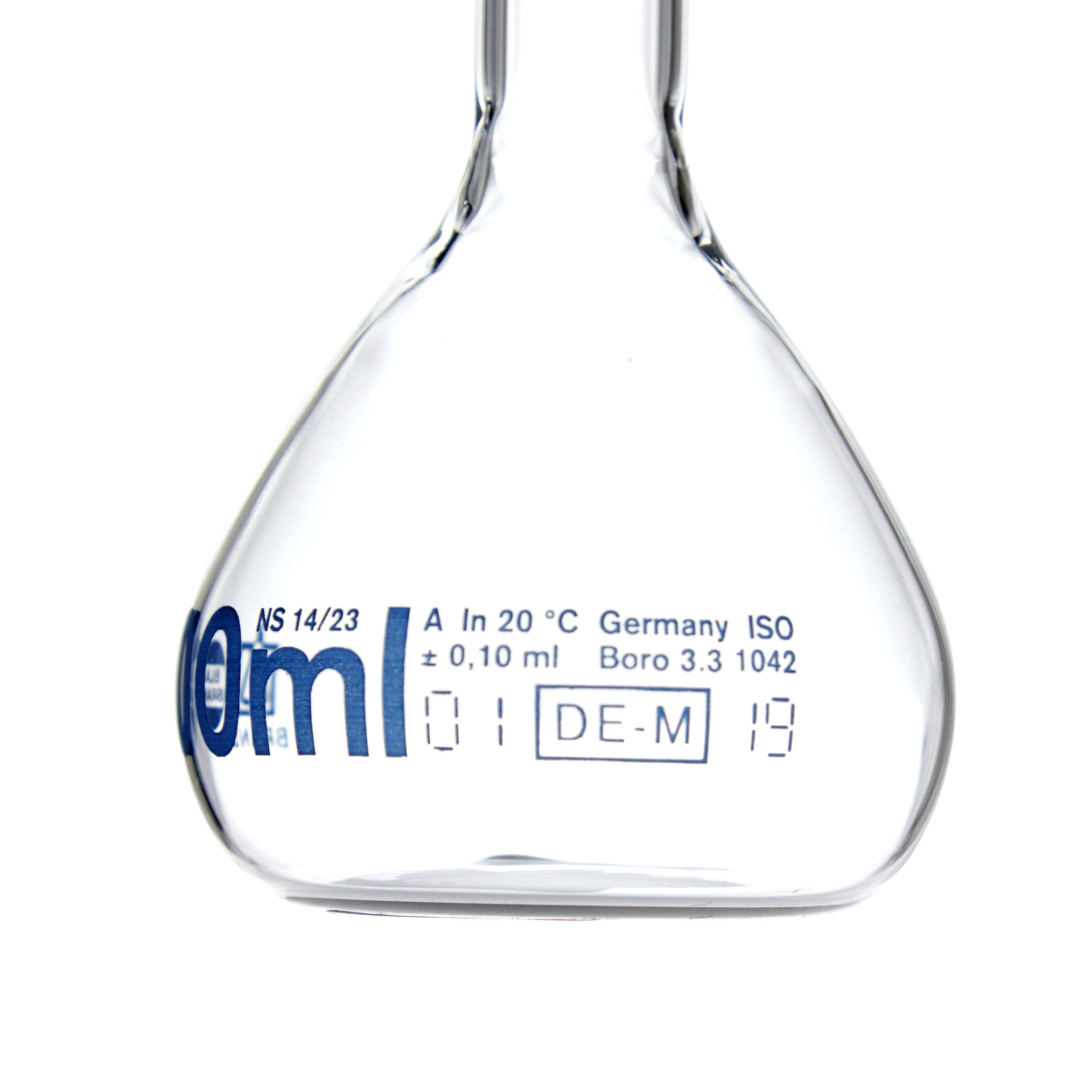 MATRAZ VOLUMÉTRICO DE 100ml CLASE A DIN. CUELLO ANCHO. TAPÓN DE PLÁSTICO. BRAND