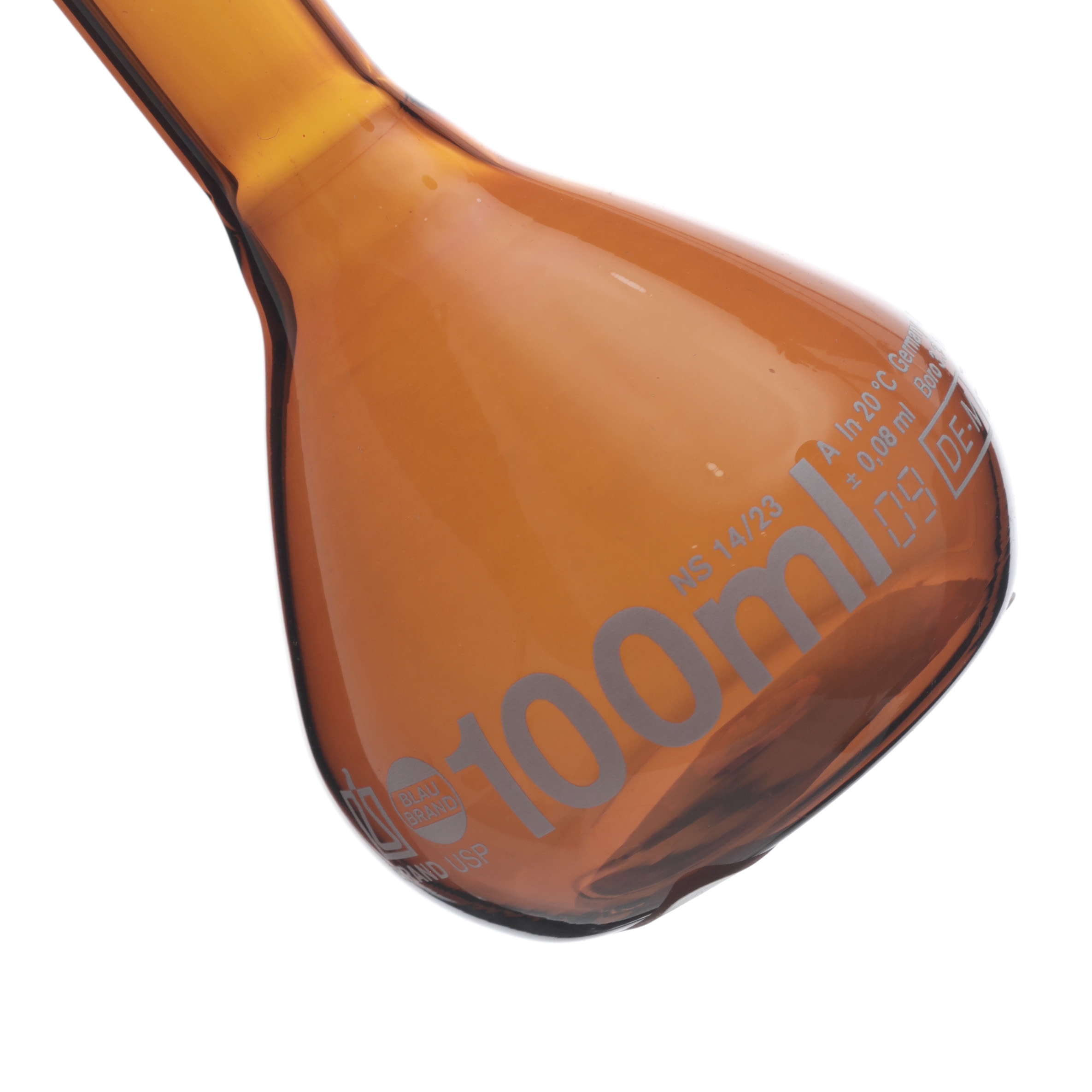 MATRAZ VOLUMÉTRICO DE 100ml USP ACTÍNICO. TAPÓN DE PLÁSTICO. BRAND