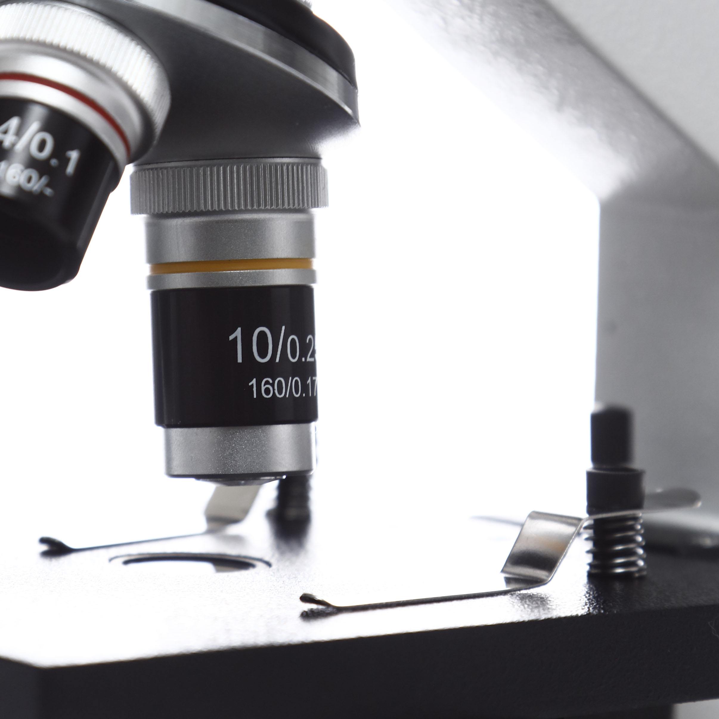MICROSCOPIO MONOCULAR CON LÁMPARA 400X. ECXSA.
