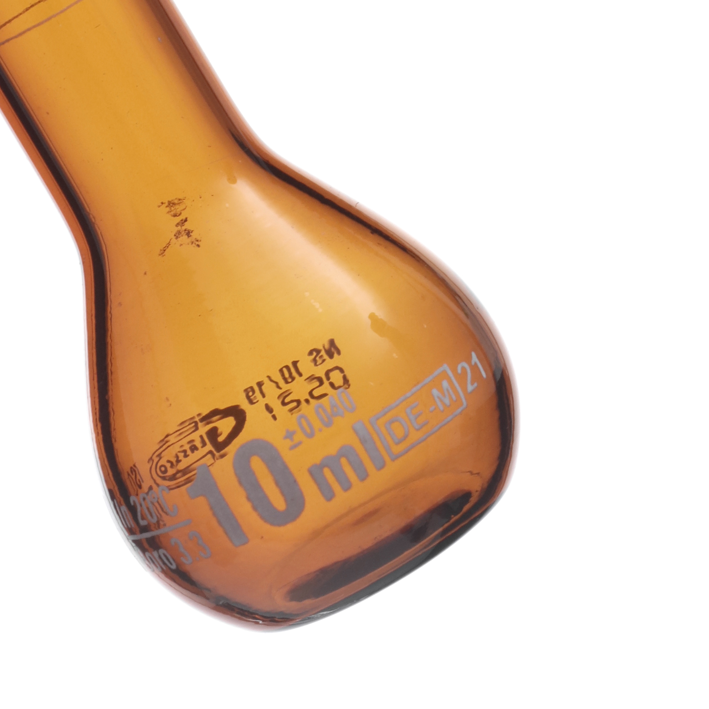 MATRAZ VOLUMÉTRICO DE 10ml CLASE A DIN ACTÍNICO. TAPÓN DE PLÁSTICO. KAVALIER