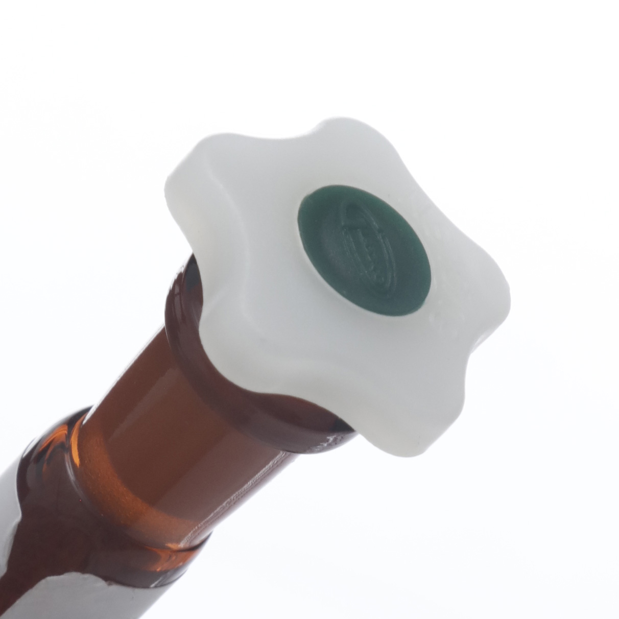 MATRAZ VOLUMÉTRICO DE 10ml CLASE A DIN ACTÍNICO. TAPÓN DE PLÁSTICO. KAVALIER