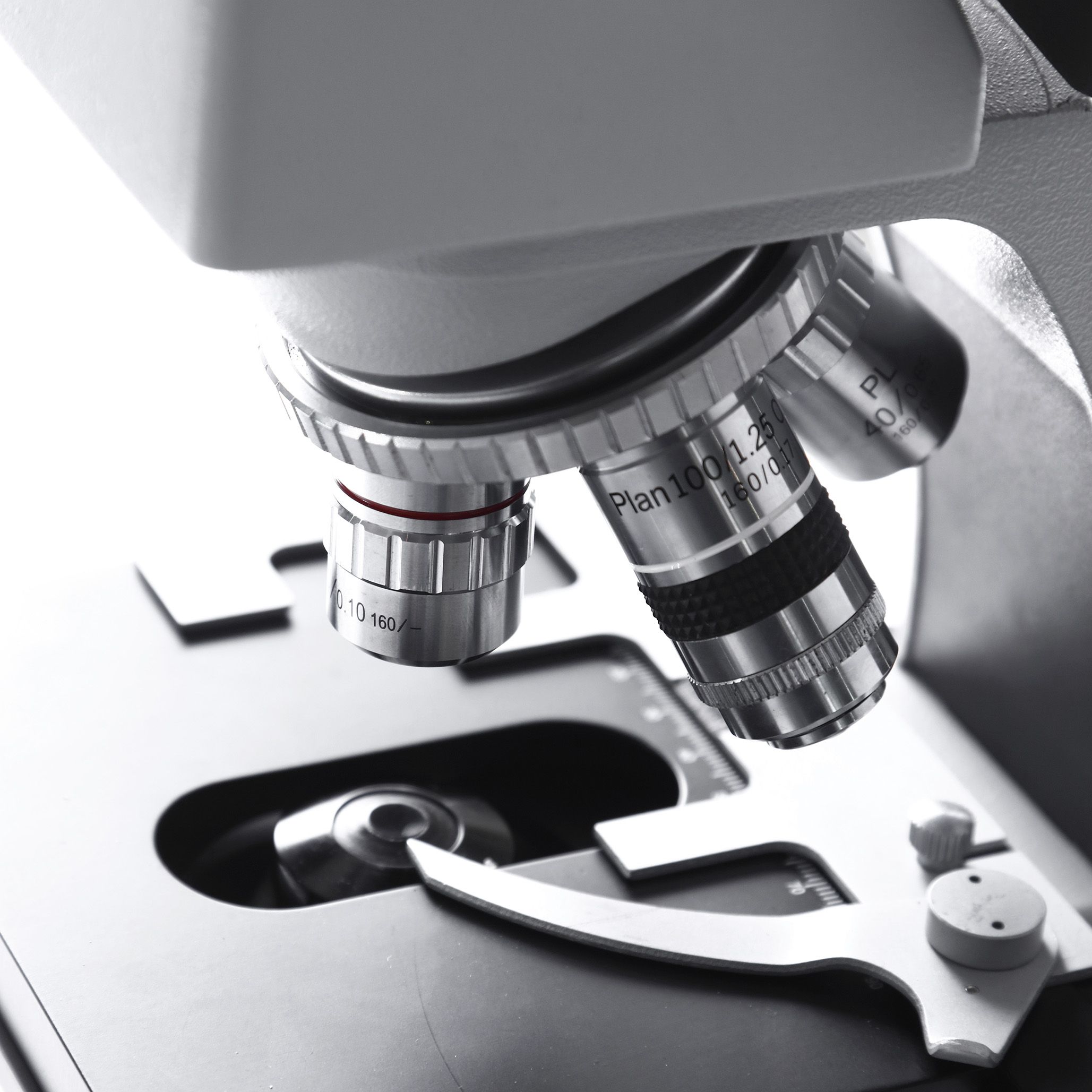MICROSCOPIO TRINOCULAR PARA CONTRASTE DE FASES. EUROMEX
