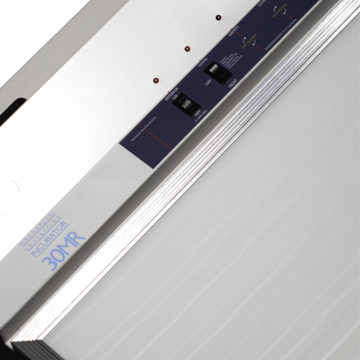 INCUBADORA P/DBO 850 l DE 61X76X183 cm.