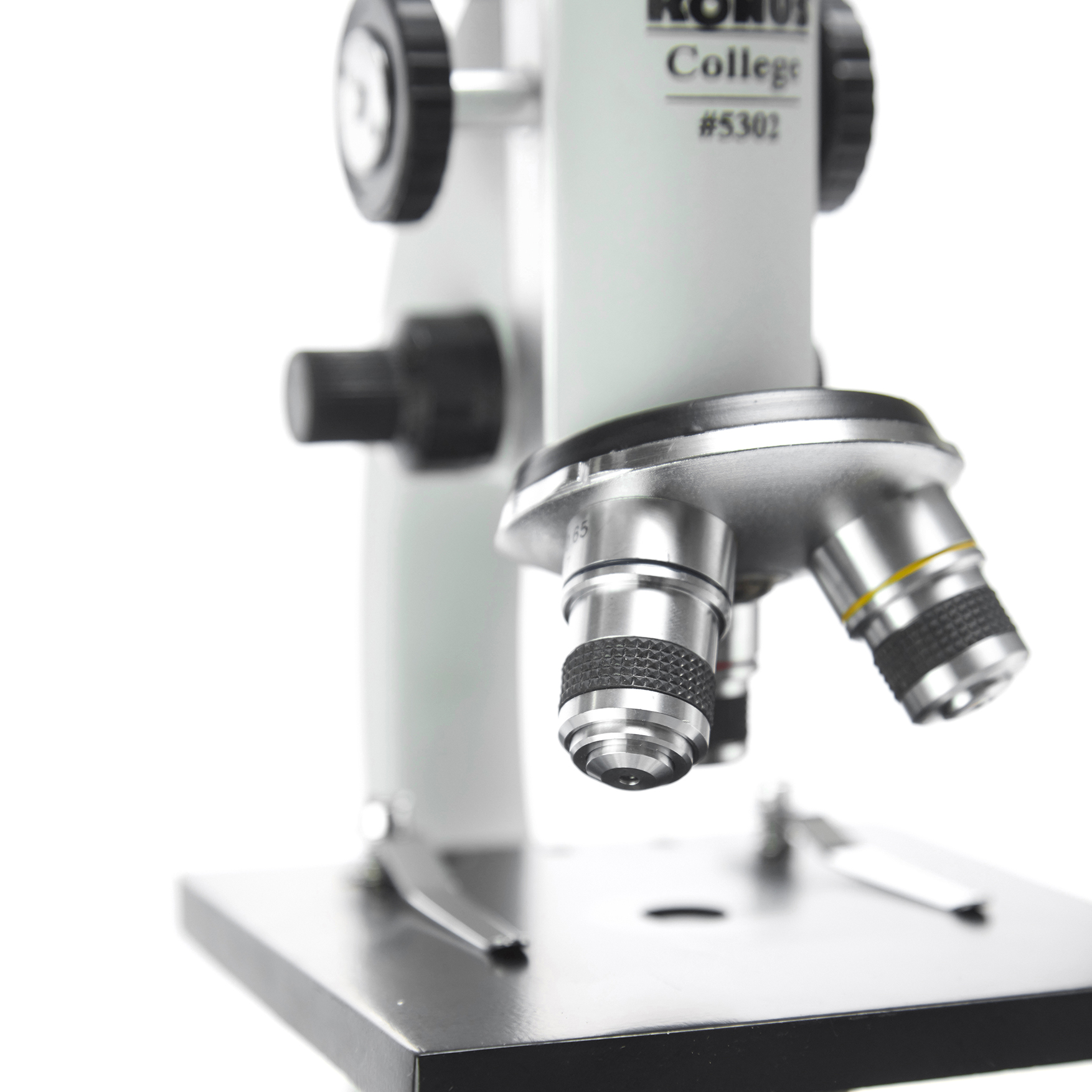 MICROSCOPIO MONOCULAR 600X CON LÁMPARA.