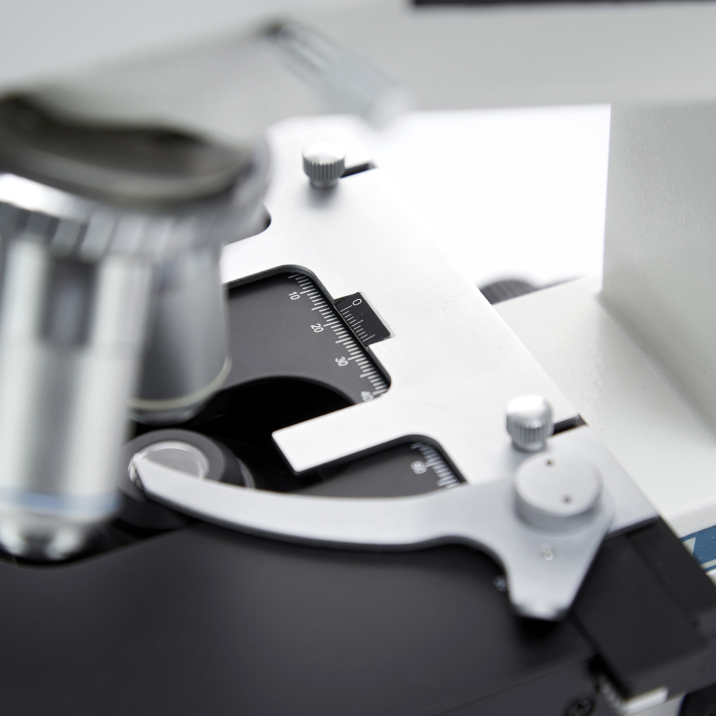 MICROSCOPIO BINOCULAR 1000X. LAUKA
