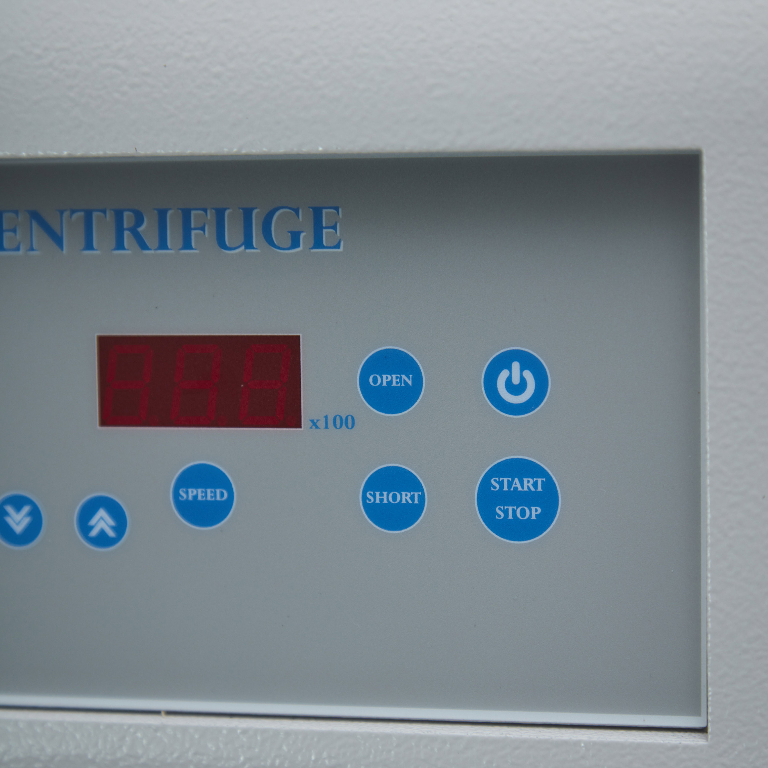 CENTRÍFUGA DIGITAL PARA 24 TUBOS DE 15ml. ROCA